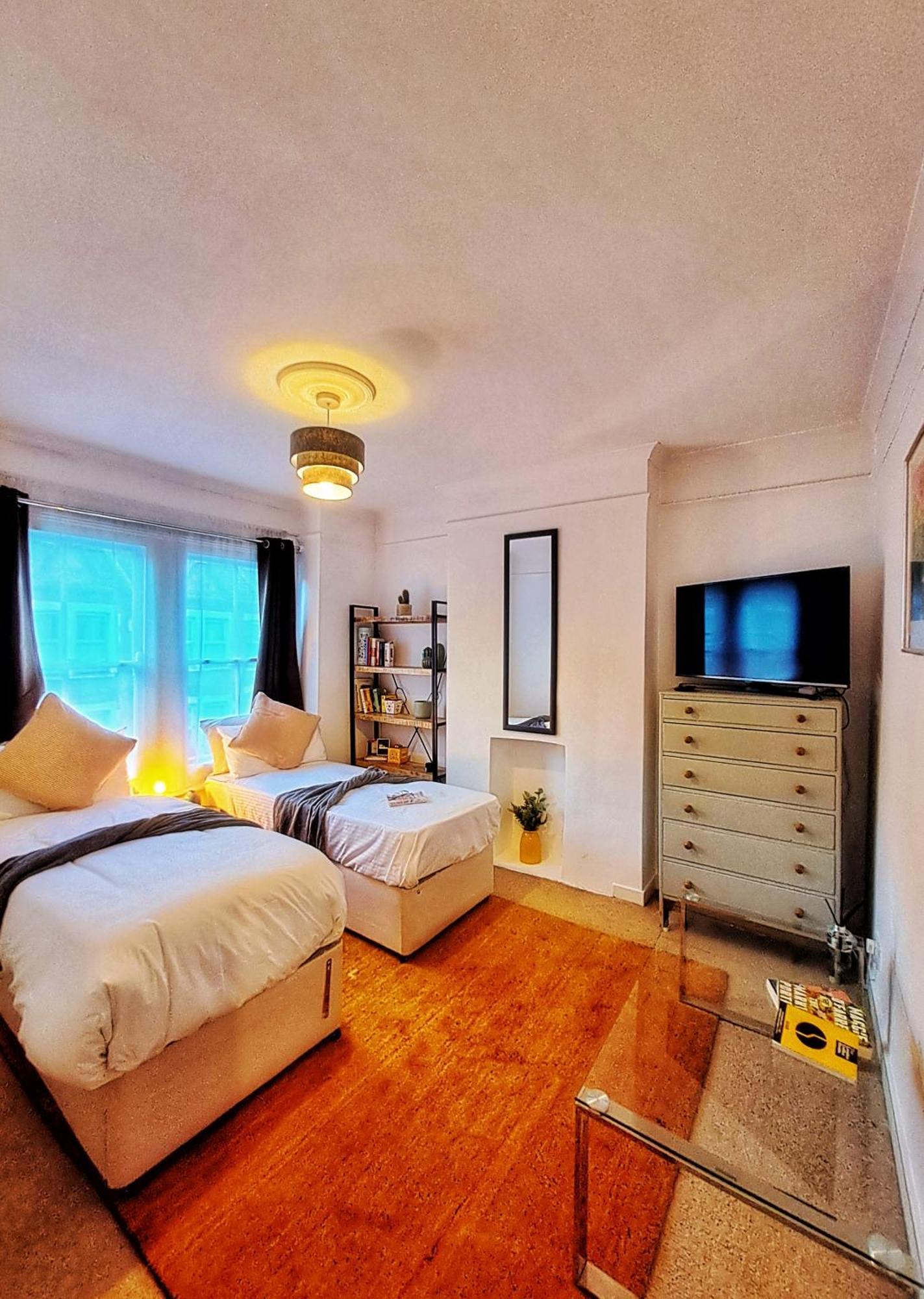 Elephant & Castle 2 Bed Hammock Hangout *